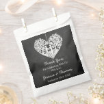 Sachets En Papier Hanging Heart Tree Chalkboard Mariage Collection<br><div class="desc">Célébrez dans le style avec ces sacs de faveur de mariage élégants et très tendance. Le design est facile à personnaliser avec votre libellé d'événement spécial et vos invités seront ravis quand ils verront ces fabuleux sacs de faveur. Les éléments mariages correspondants se trouvent dans la collection.</div>