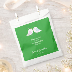 Sachets En Papier Inséparables sur le Merci Mariage vert