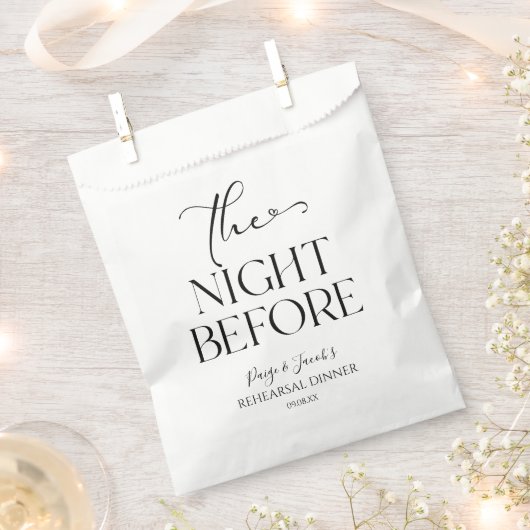 Sachets En Papier La Nuit Avant Le Dîner Minimal De La Répétition Ma (Coupé)