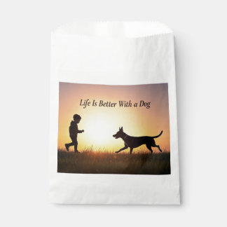 Sachets En Papier La vie est meilleure avec un chien, un garçon et l
