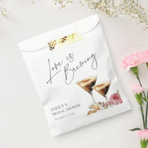 Sachets En Papier L'amour est en train de préparer une élégante douc