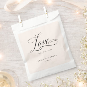 Sachets En Papier L'amour est tout ce dont vous avez besoin ! Mariag