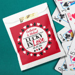 Sachets En Papier Las Vegas Casino Mariage Lucky In Love<br><div class="desc">Ce Poker Quatre Costumes Motif Lucky in Love design mariage est la façon parfaite d'ajouter une touche de chance et de sophistication à votre journée spéciale. Avec un motif de poker classique rouge, noir et blanc avec quatre costumes, ce design est à la fois élégant et ludique. Personnalisez votre design...</div>