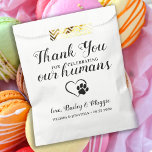 Sachets En Papier Mariage animal de compagnie traitement personnalis<br><div class="desc">Merci de célébrer mes humains ! Inclure votre meilleur chien dans votre mariage avec son propre bar à gâteaux pour vos invités. Parfait pour les amoureux de les chiens, et un bar spécial pour chien sera un succès à votre mariage. Ce chien traite les coordonnées de votre sac de faveur...</div>