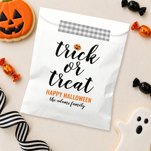 Sachets En Papier Nom de famille de script moderne blanc Trick or Tr
