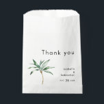 Sachets En Papier Palm Tree Destination Mariage moderne<br><div class="desc">Cette destination palmier design moderne de sacs de faveur mariage comprend des palmiers d'aquarelle tropicale sur un arrière - plan blanc éclatant qui évoque l'ambiance rêvée d'un mariage de destination. ce design rayonne sur l'amour des rives de sable et des palmiers balançoires, parfait pour les couples à la recherche d'une...</div>