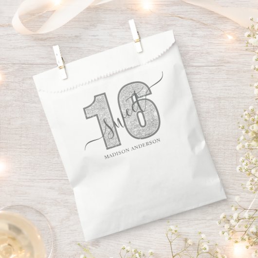 Sachets En Papier Parties scintillant Argent Script Sweet 16 Anniver (Coupé)