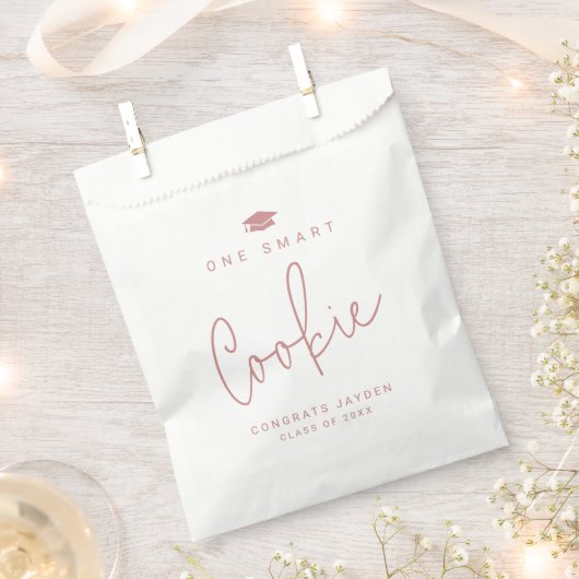 Sachets En Papier Pink Modern Script One Smart Cookie Graduation (Coupé)