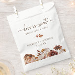 Sachets En Papier Sac Rustic Fall Favoriser<br><div class="desc">Sac Rustic Fall Favor. Cette faire-part de mariage élégante et rustique présente des feuilles d'aquarelle peints à la main,  orange brûlé et terre cuite,  des dahlias crème et beige,  et de beaux roses de couleur rouille,  parfaits pour un mariage automne ou automne !</div>