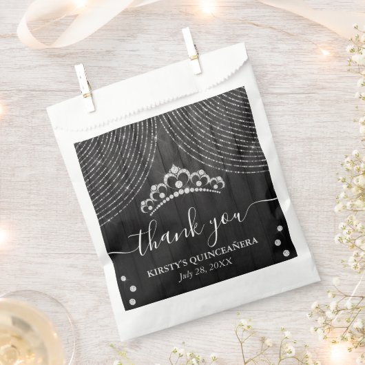 Sachets En Papier Tiara en diamant d'argent sur Quinceanera en bois (Coupé)