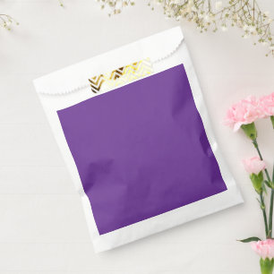 Sachets En Papier un arrière - plan pourpre avec un