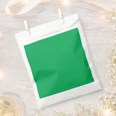 Sachets En Papier un arrière - plan vert avec un (Coupé)