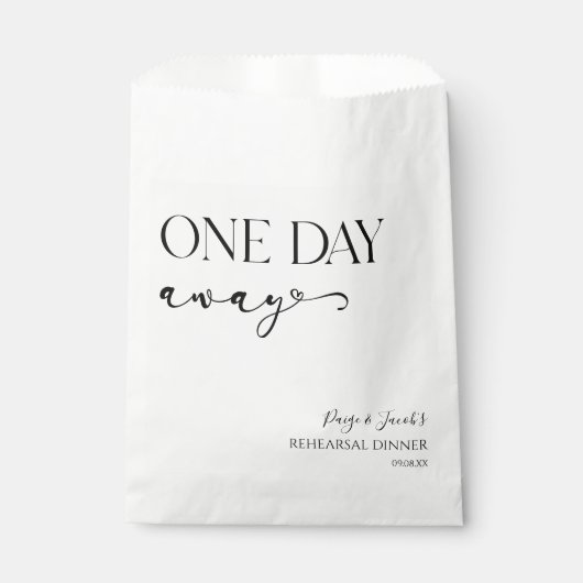 Sachets En Papier Un Jour De Dîner De Répétition De Mariages Minimal (Devant)
