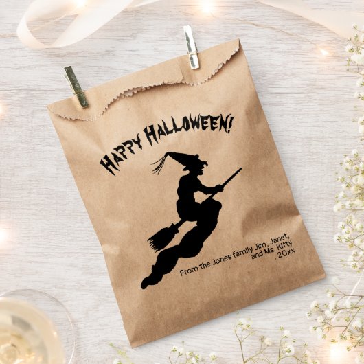 Sachets En Papier Une joyeuse sorcière d'Halloween rétro sur une sil (Coupé)