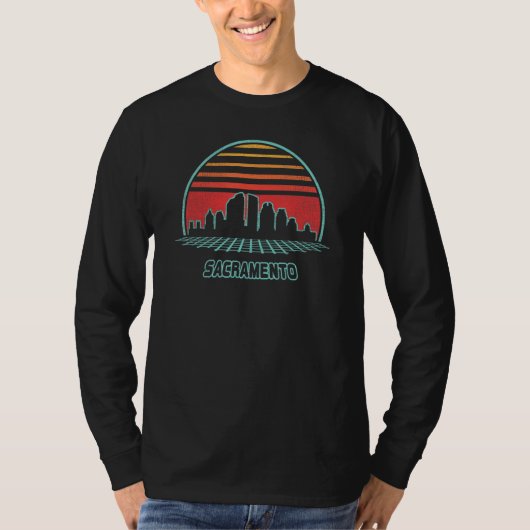 Sacramento City Skyline Retro 80s Stijl Souvenir T-shirt (Voorkant)