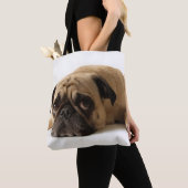 Sad Pug Draagtas (Dichtbij)