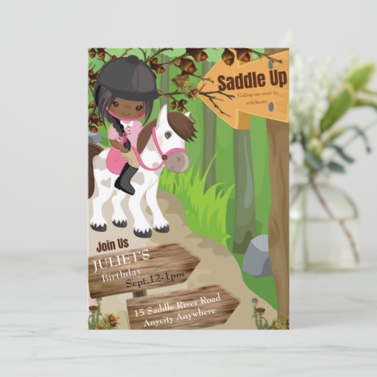 Saddle Up Verjaardagsuitnodiging (Meisje) (Staand voorkant)