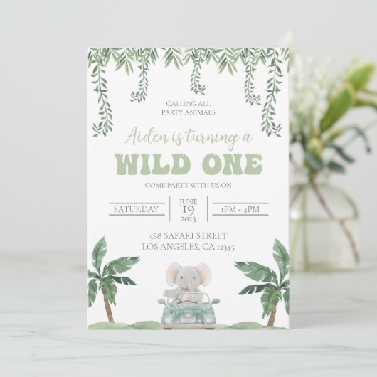 Safari Eerste Verjaardag Uitnodiging Zacht Groen (Staand voorkant)