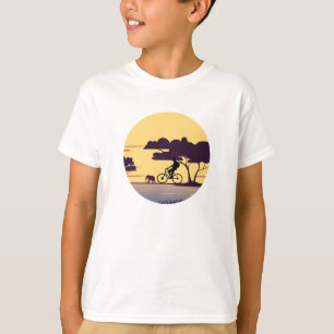 Safari fietstocht bij zonsondergang - fietser en o t-shirt
