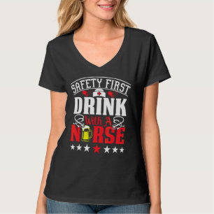 Safety First Drink met een verpleegkundige op Inte T-shirt