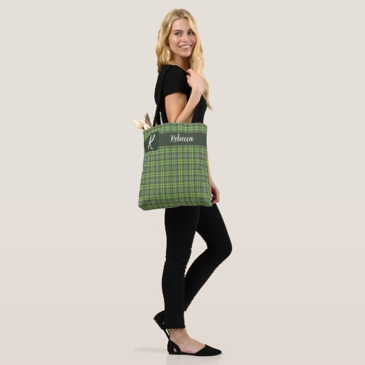 Sage and Olive Plaid Draagtas (Op model)