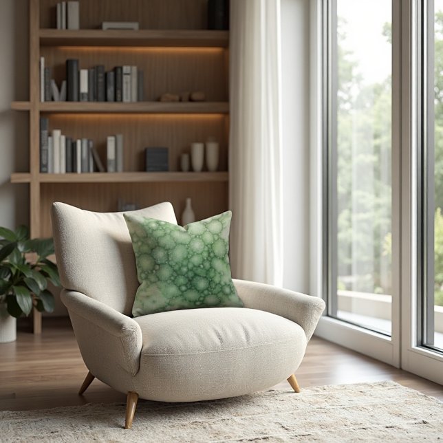 Sage Fenestrated Lichen Kussen (Cozy sage lichen pillow. A high-end botanical accent for organic modern living spaces.)