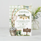 Sage Gingham Fisherman birthday invitation (Debout devant)
