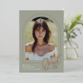 Sage Gold Foil Faire-part de graduation photo (Debout devant)