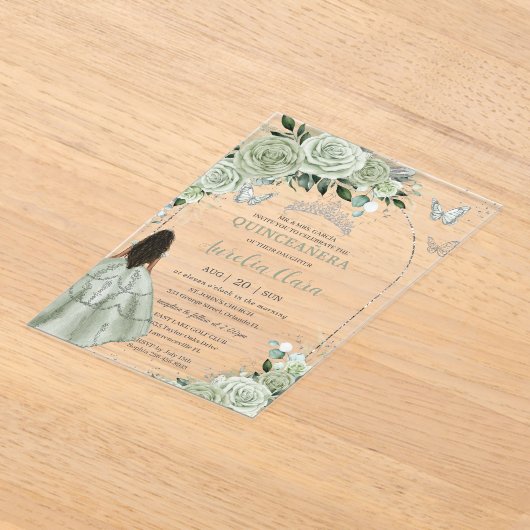 Sage Green Bloemen Bruin Meisje Zilver Quinceañera Acryl Uitnodigingen (Laagn)
