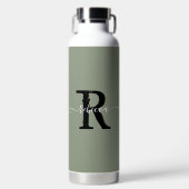 Sage Green Elegant Monogram Script Naam Initiaal Waterfles (Voorkant)