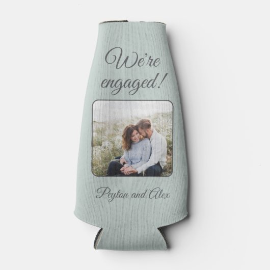 Sage Green Engagement Party We zijn verloofd Flesjeskoeler (Voorkant)