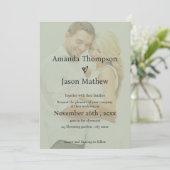 Sage Green Faux Vellum Minimalistische Overlay Wed Kaart (Staand voorkant)