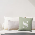 Sage Green Initial Monogramme Coussin extérieur<br><div class="desc">Sage Green Initial Monogrammé Coussin Extérieur. Coussin extérieure décorative avec une seule initiale. Personnalisez rapidement et facilement.</div>