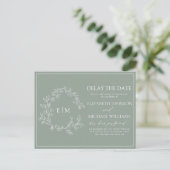 Sage Green Leafy Crest Monogram Vertraging Datum I Uitnodiging Briefkaart (Staand voorkant)