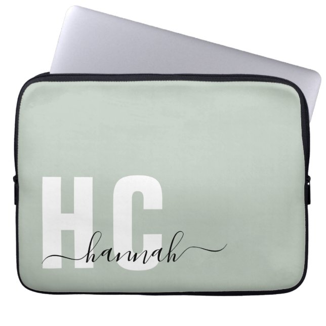 Sage Green Minimal Modern Initiaal Monogram Laptop Sleeve (Voorkant)