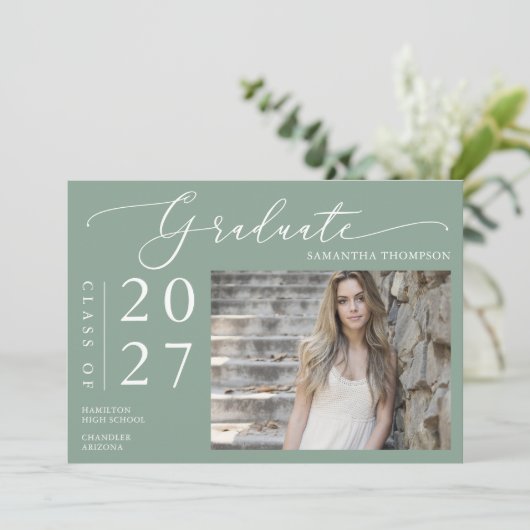Sage Green Minimum Afstuderen Script School Photo Kaart (Staand voorkant)