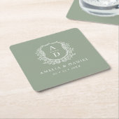 Sage Green Monogram Huwelijk Floral Crest Elegant Vierkante Kartonnen Onderzetter (Schuin)