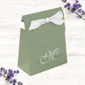 Sage green monogrammed custom bruiloft bedankdoosjes