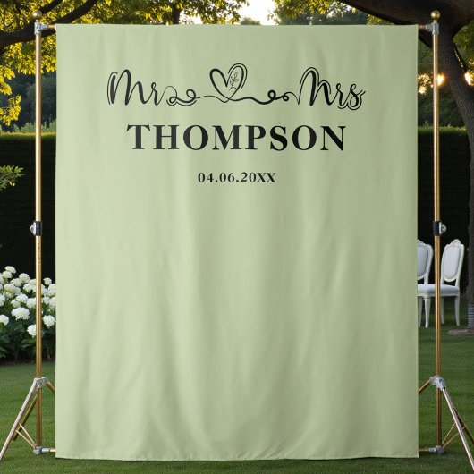 Sage Green | Mr and Mrs Elegant Simple Backdrop Wandkleed