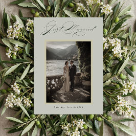 Sage Green Olive Branch Monogram Just Married Feestdagenkaart