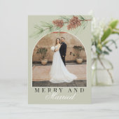 Sage Green Pine Merry & Married Photo Christmas Feestdagenkaart (Staand voorkant)