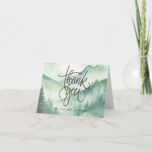 Sage Green Rustic Mountain Evergreen Trees Script Bedankkaart (Voorkant)