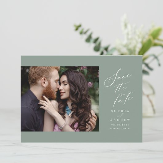 Sage Green Script simple photo save the date (Debout devant)