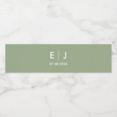 Sage Green & White Monogram Weddenschap Waterfles Etiket (Enkel label)