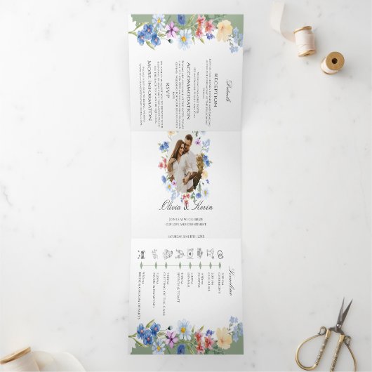 Sage Green Wildflower Trifold Bruiloft Uitnodiging (Binnen)