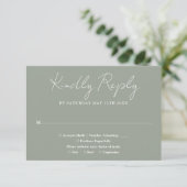 Sage Groen Minimalistisch Elegant Script Bruiloft RSVP Kaartje (Staand voorkant)