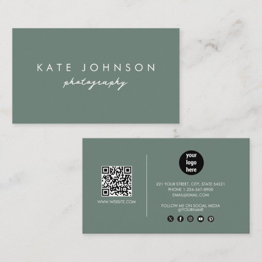 Sage Groen Modern Script QR Code Social Media Visitekaartje (Voorkant / Achterkant)
