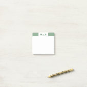 Sage-Groen & Wit Minimalistisch Modern Monogram Post-it® Notes (Op bureau)