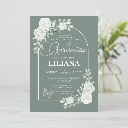 Sage Groene Bloemenboog en Vlinders Quinceañera Kaart (Staand voorkant)