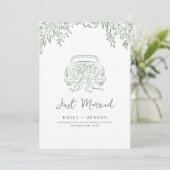 Sage Hand Drawn Just Married Car Whimsical Kaart (Staand voorkant)